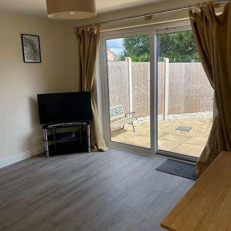 House Number 4 Sleeps Up To 4 With Smart Tvs In Every Room Wellington  Exterior photo