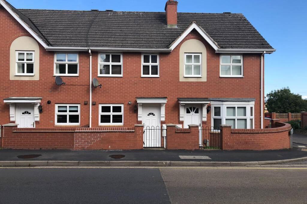 House Number 4 Sleeps Up To 4 With Smart Tvs In Every Room Wellington  Exterior photo