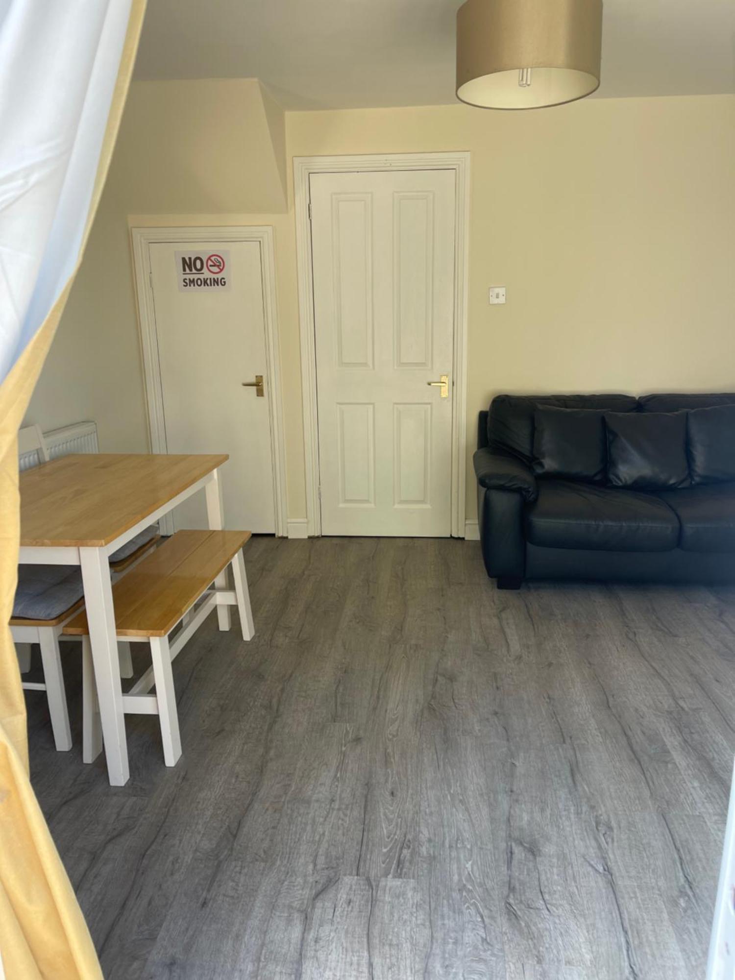 House Number 4 Sleeps Up To 4 With Smart Tvs In Every Room Wellington  Exterior photo