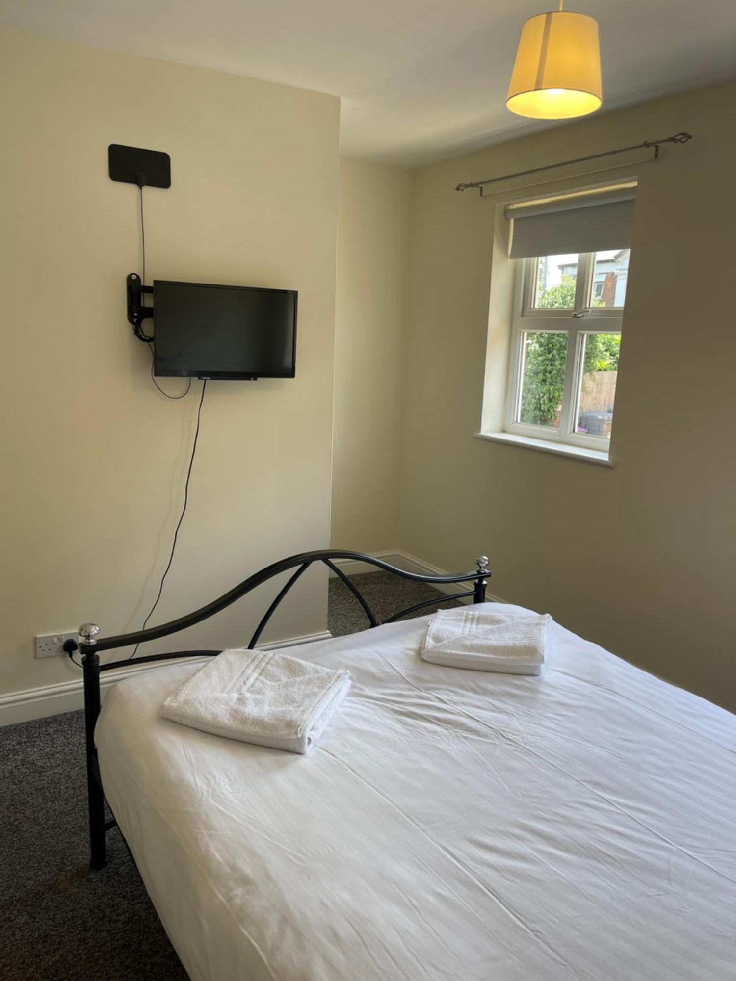 House Number 4 Sleeps Up To 4 With Smart Tvs In Every Room Wellington  Exterior photo