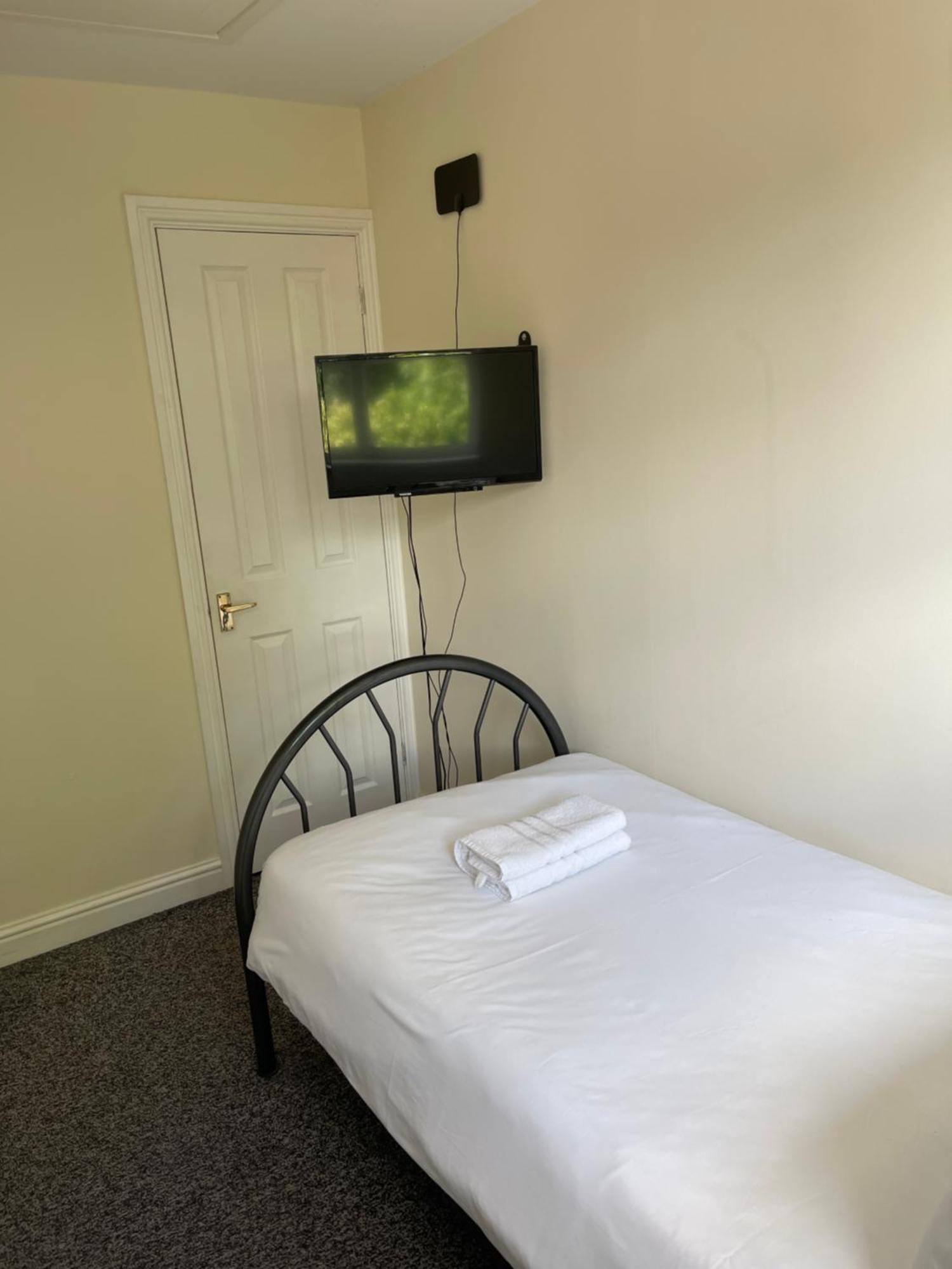 House Number 4 Sleeps Up To 4 With Smart Tvs In Every Room Wellington  Exterior photo