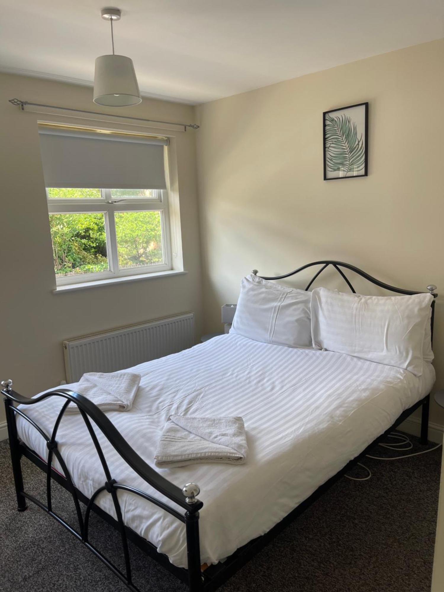 House Number 4 Sleeps Up To 4 With Smart Tvs In Every Room Wellington  Exterior photo
